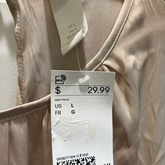 Gorgeous gold satin dress - Picture 2 of 3